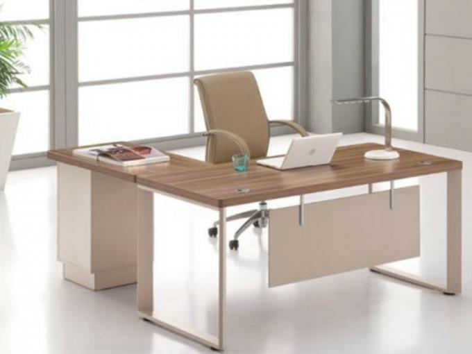 Moistureproof白い削片板のオフィス用家具の永続的な机L形の設計