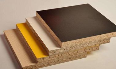 中国 標準サイズの家具の構造1220*2440mmのためのメラミンによって薄板にされる削片板 工場