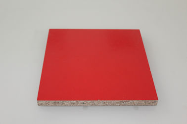中国 防水ポリ塩化ビニールのオフィスのテーブルのためのメラミンによって薄板にされる削片板の合板 工場