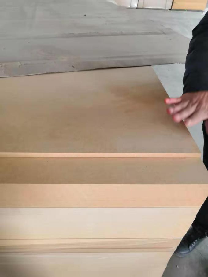 ポプラの中心内部のフロアーリングの家具の装飾のための平野によって薄板にされるMDF板