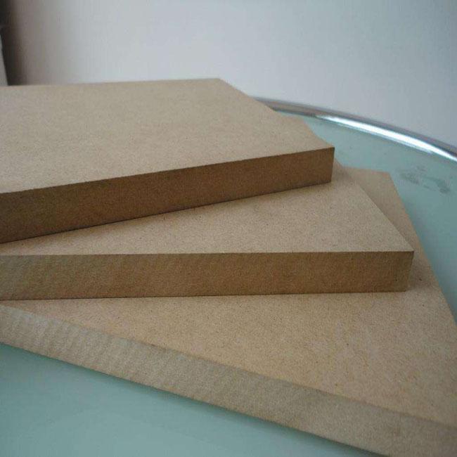 木製繊維材料17mm明白なMDF板、装飾のための薄板にされたMdfシート